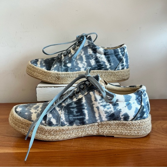 Boutique by Corkys Blue Tie Dye Tart Lace Up Espadrilles Size 9 Hippie Boho - Picture 1 of 9